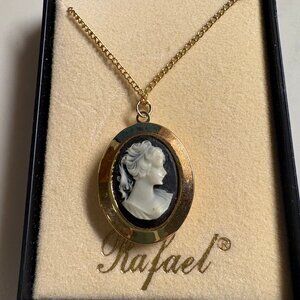 Vintage Rafael Cameo Necklace Pendant Black Glass Intaglio Gold Tone Rim New Box